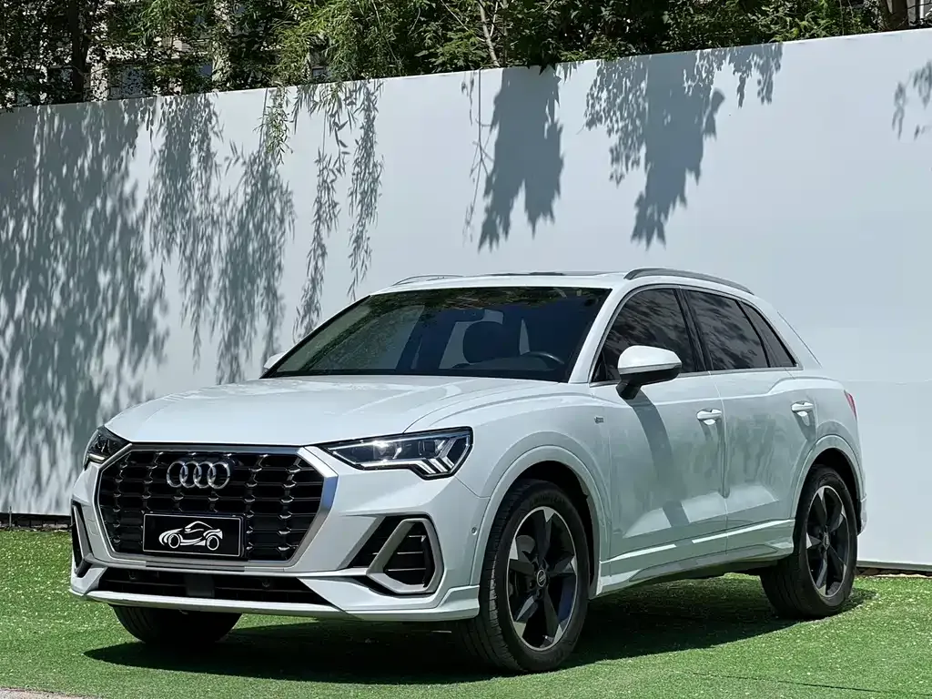 Audi Q3 — фото 1