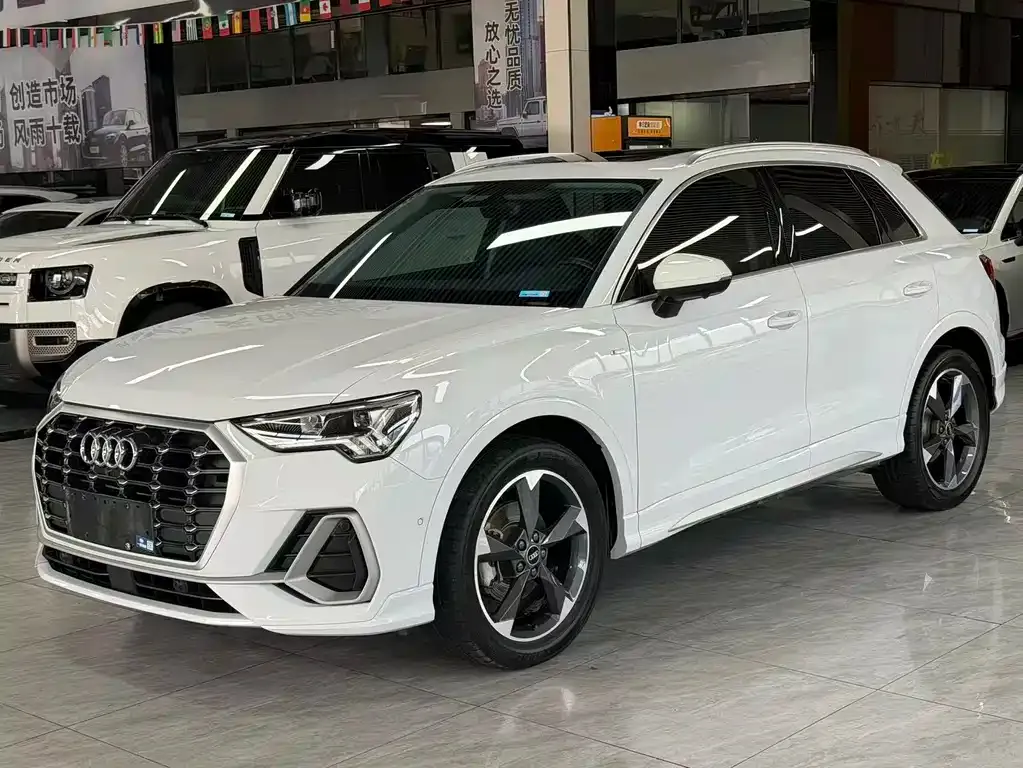 Audi Q3 — фото 1