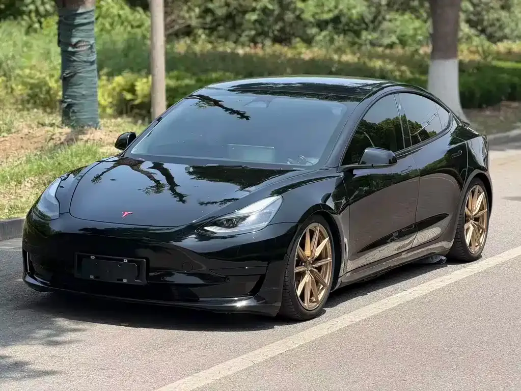 Tesla Model 3 — фото 7