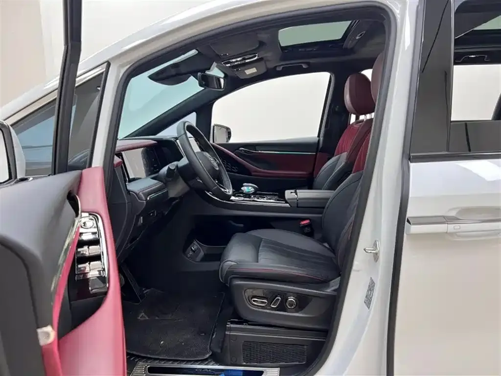 GAC Motor Trumpchi M8 — фото 8