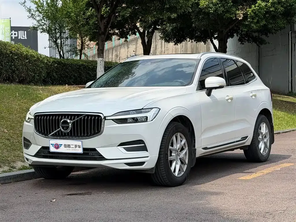 Volvo XC60 — фото 1