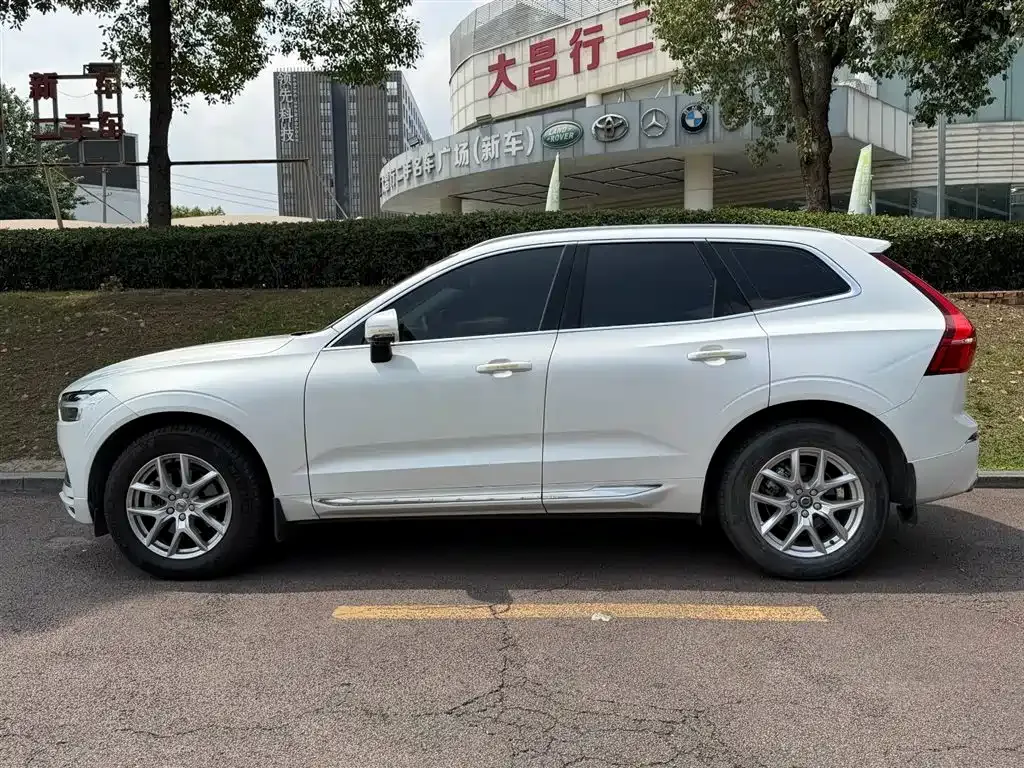 Volvo XC60 — фото 9