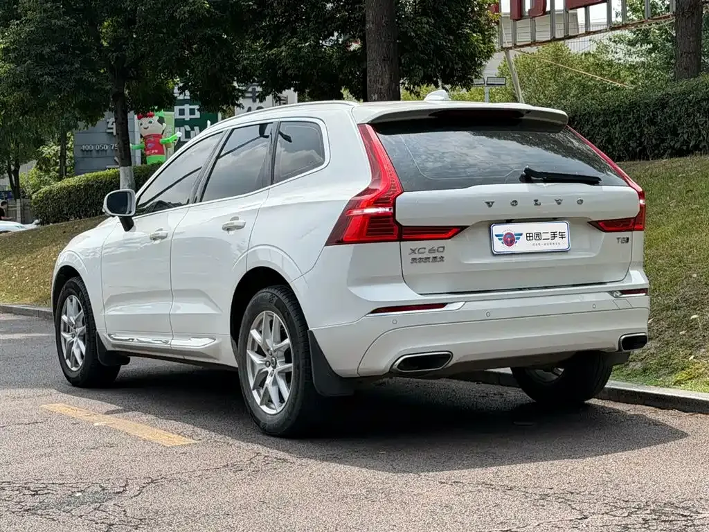 Volvo XC60 — фото 7