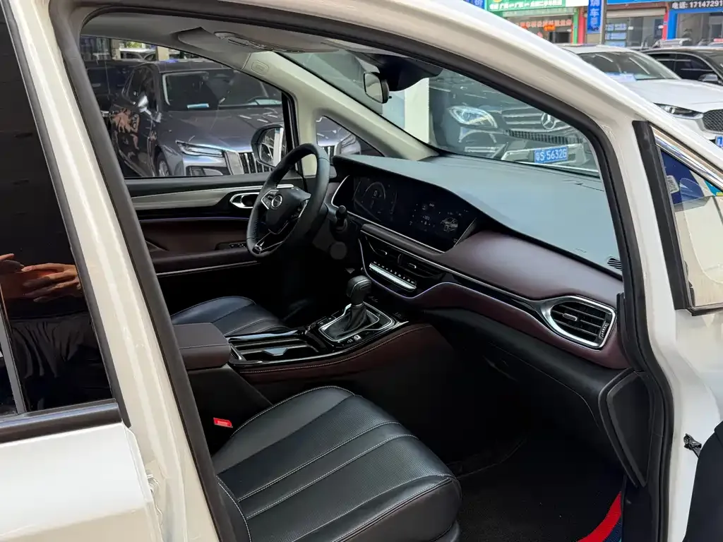 GAC Motor Trumpchi M6 — фото 4