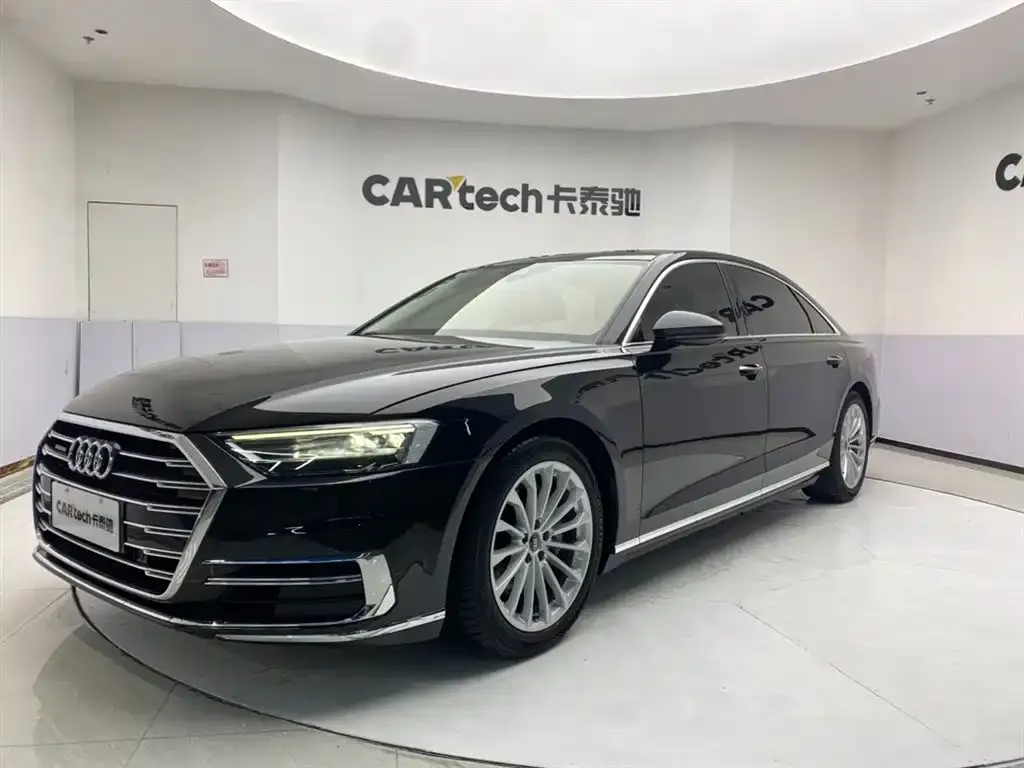 Audi A8 — фото 1