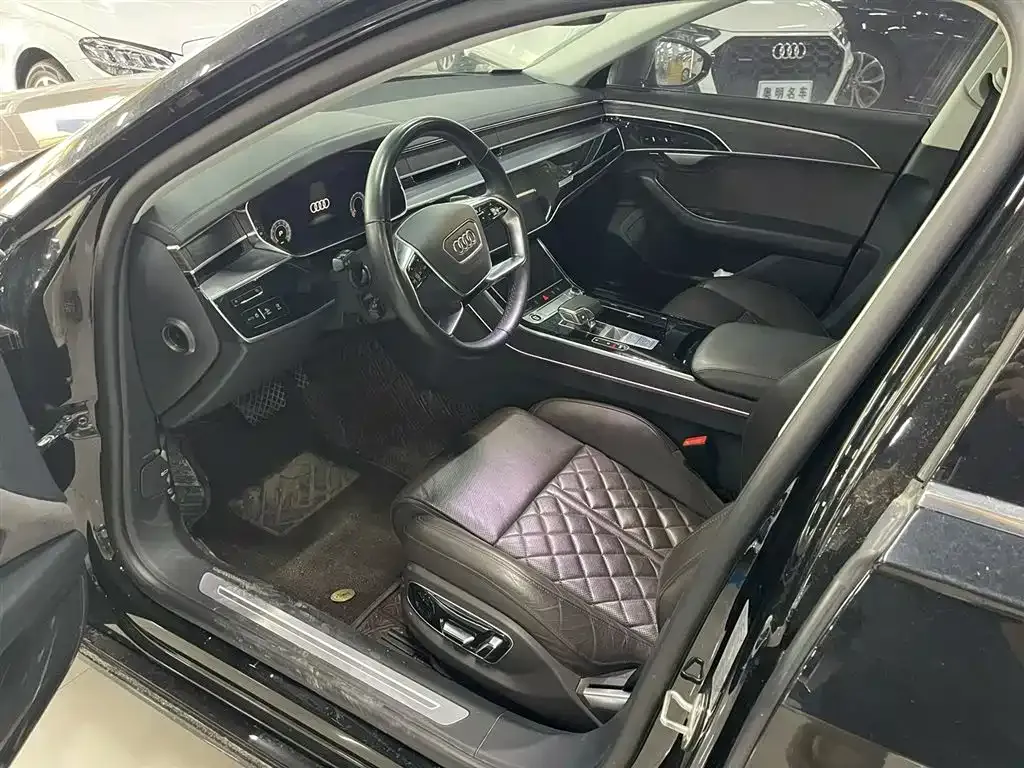 Audi A8 — фото 2