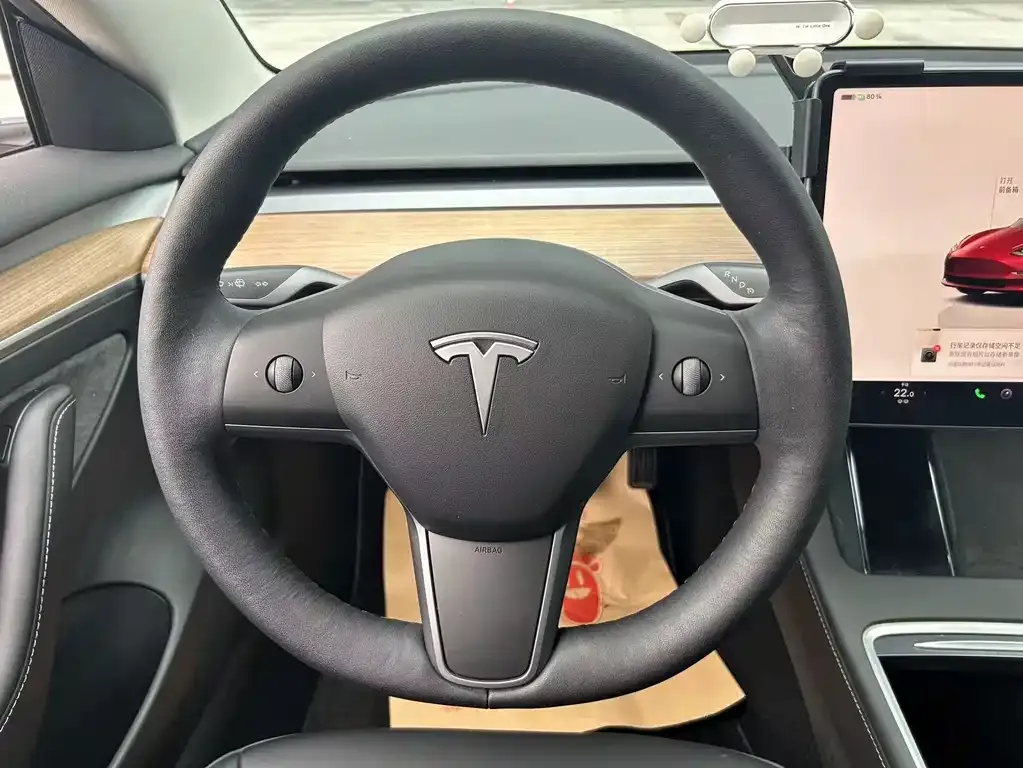 Tesla Model 3 — фото 3