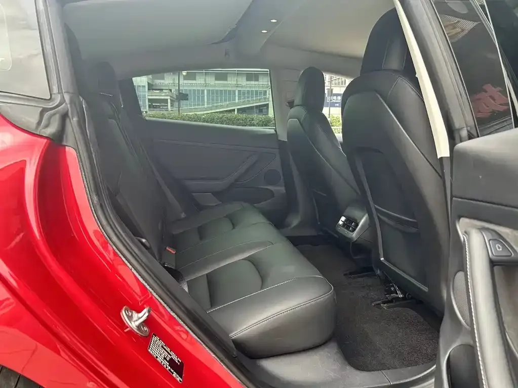 Tesla Model 3 — фото 4