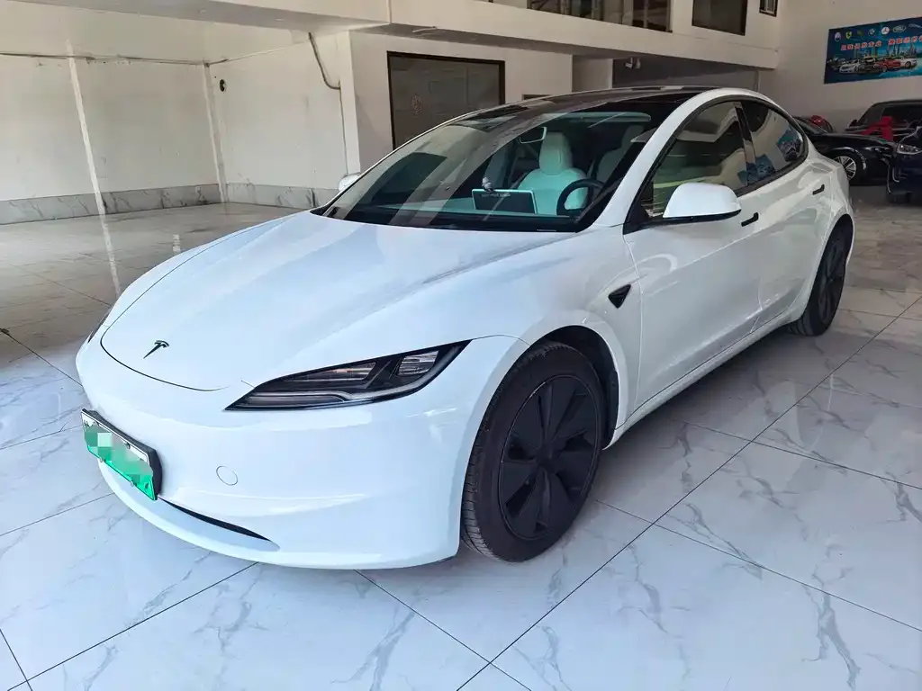 Tesla Model 3 — фото 1