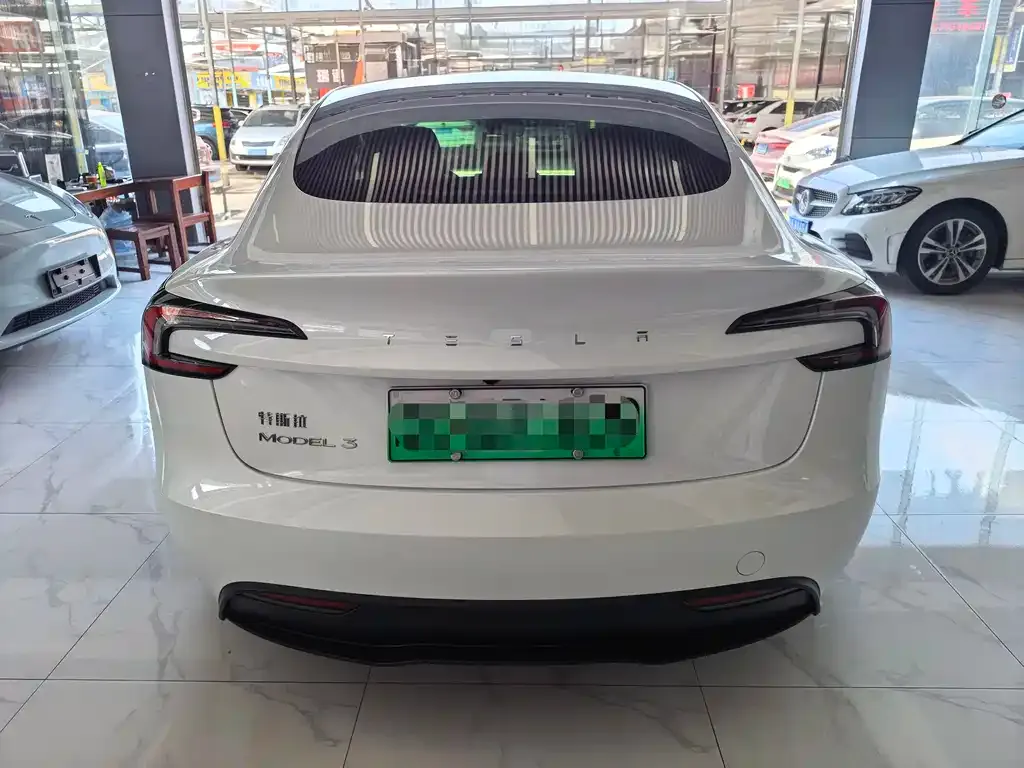 Tesla Model 3 — фото 7