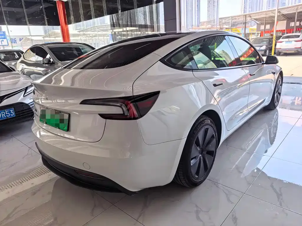 Tesla Model 3 — фото 4