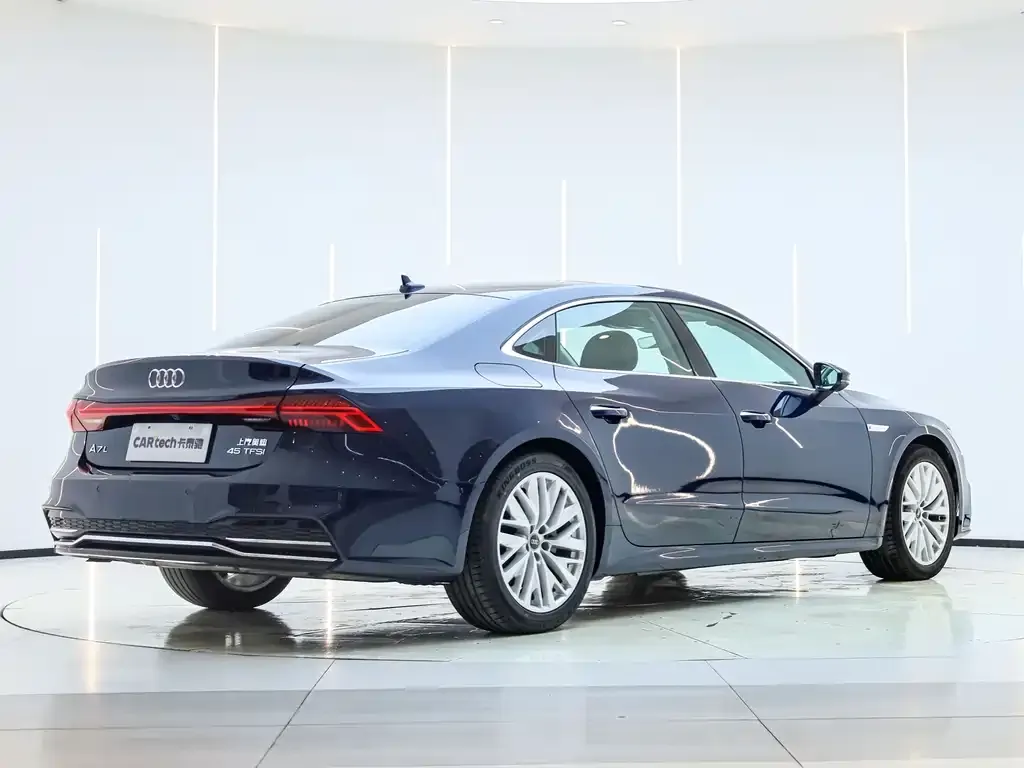 Audi A7L — фото 6