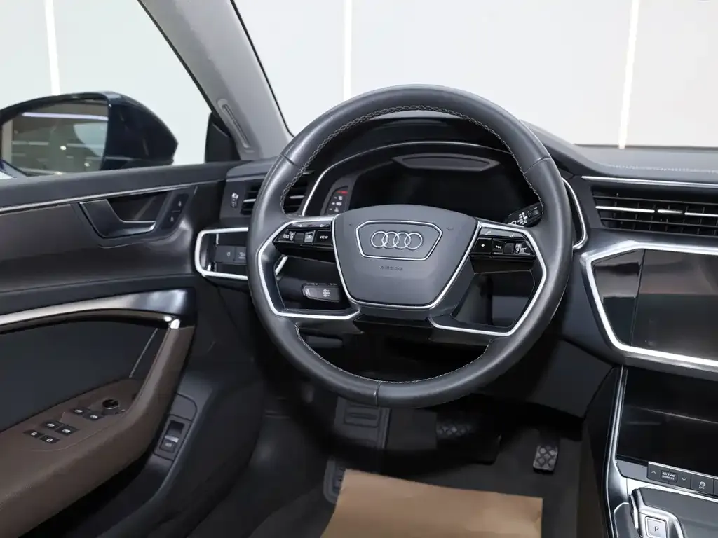Audi A7L — фото 5