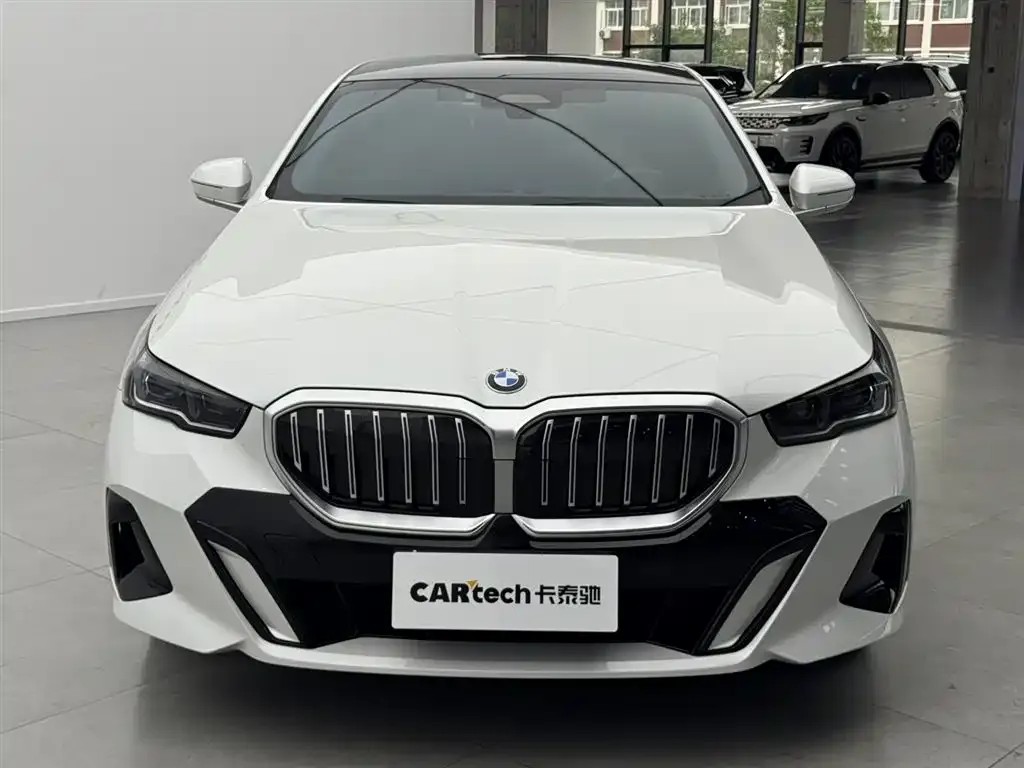 BMW 5 Series — фото 4