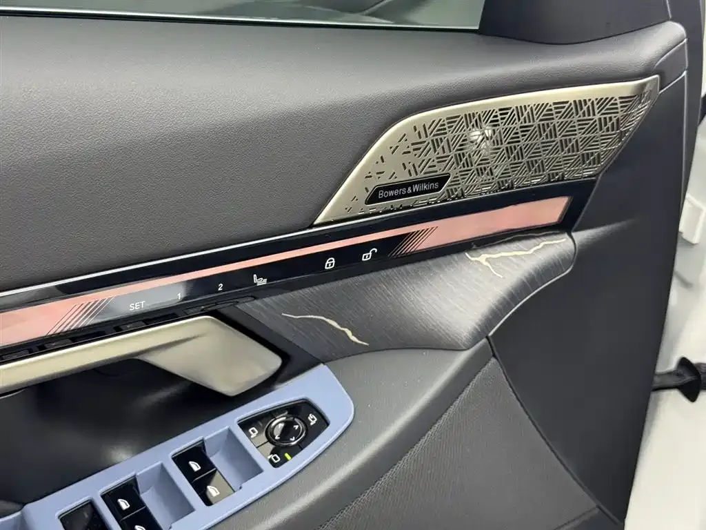 BMW 5 Series — фото 10