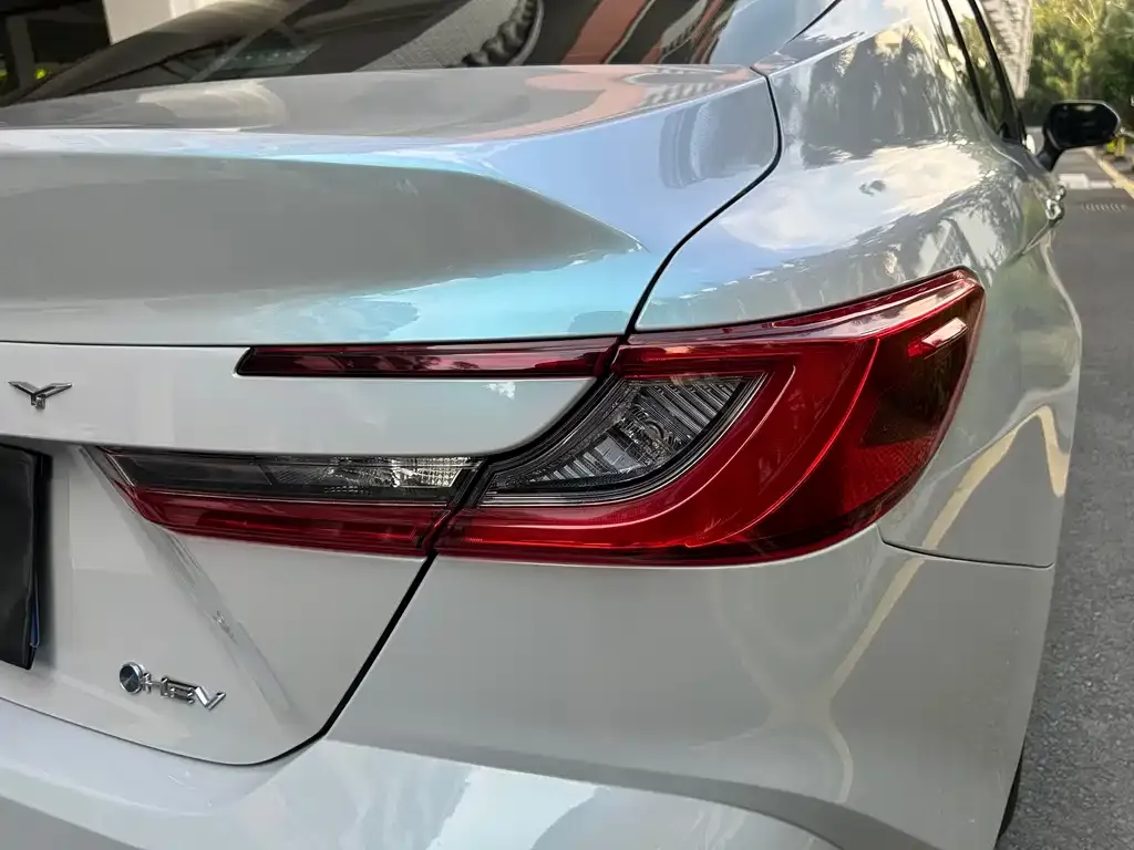 Toyota Camry — фото 2