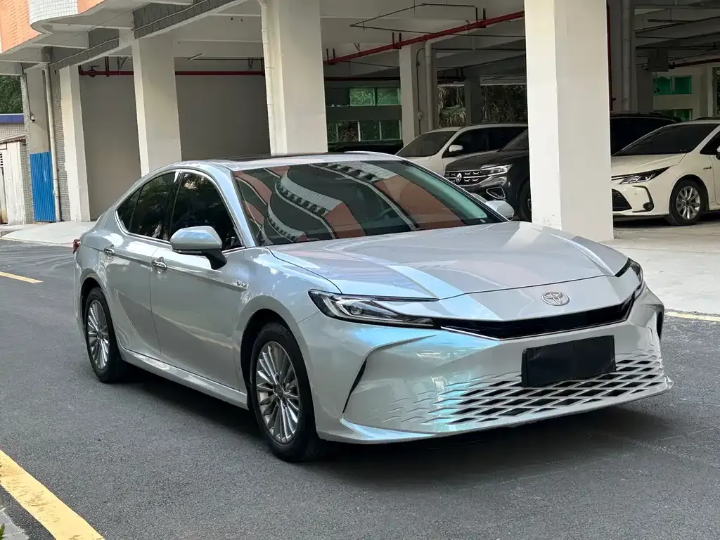 Toyota Camry — фото 7
