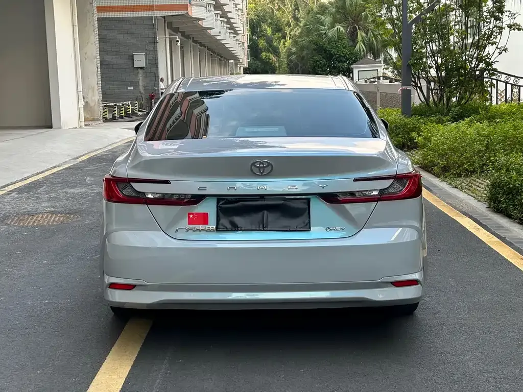 Toyota Camry — фото 8