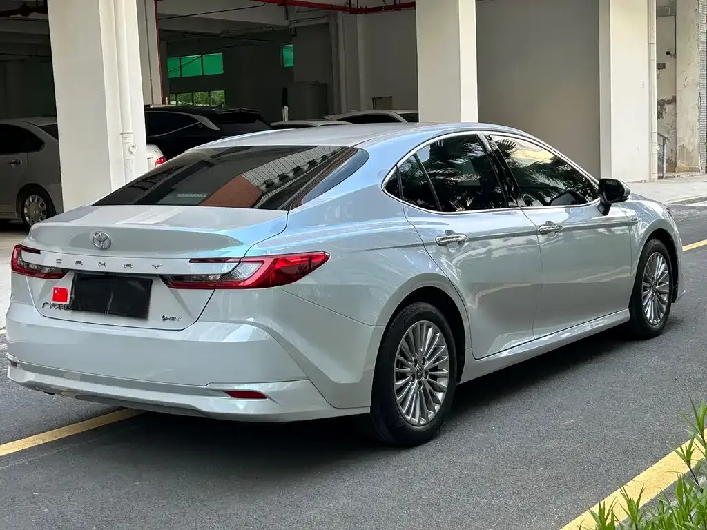 Toyota Camry — фото 3