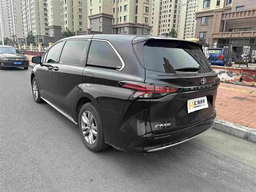 Toyota Sienna — фото 6