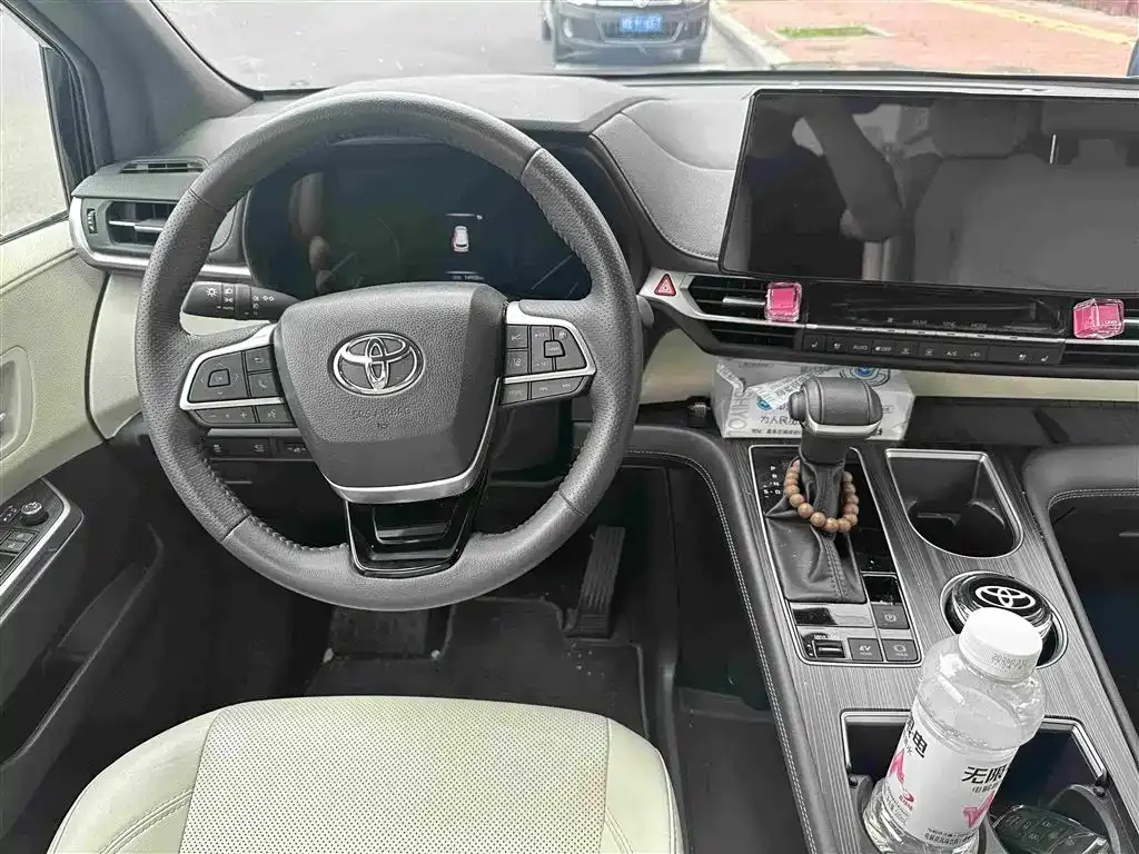 Toyota Sienna — фото 4