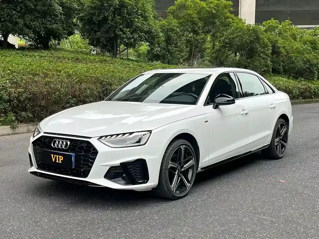 Audi A4L — фото 1