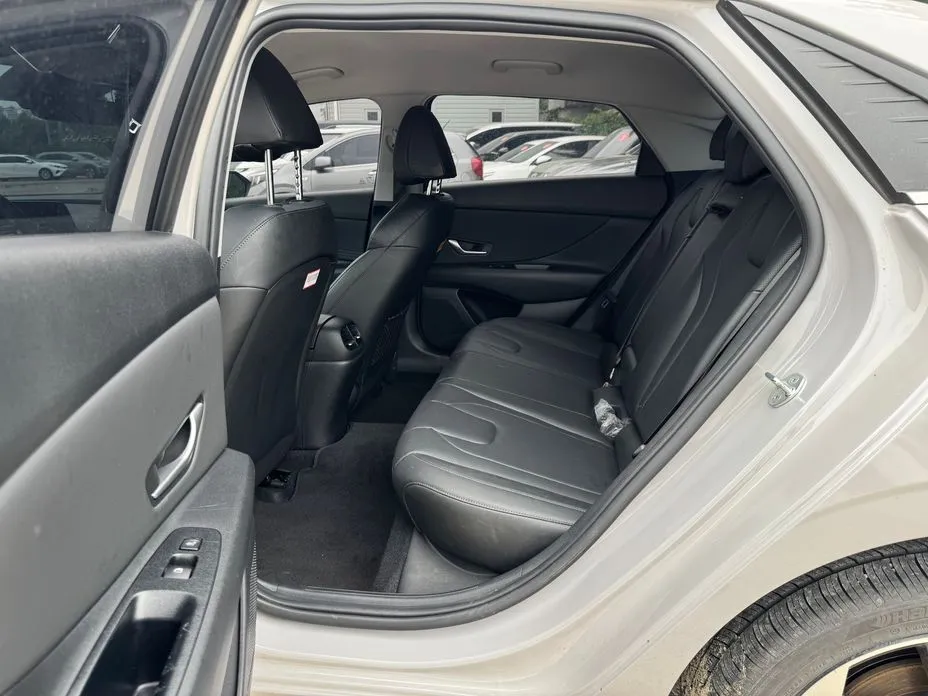 Hyundai AVANTE 2023 из KR, фото 2