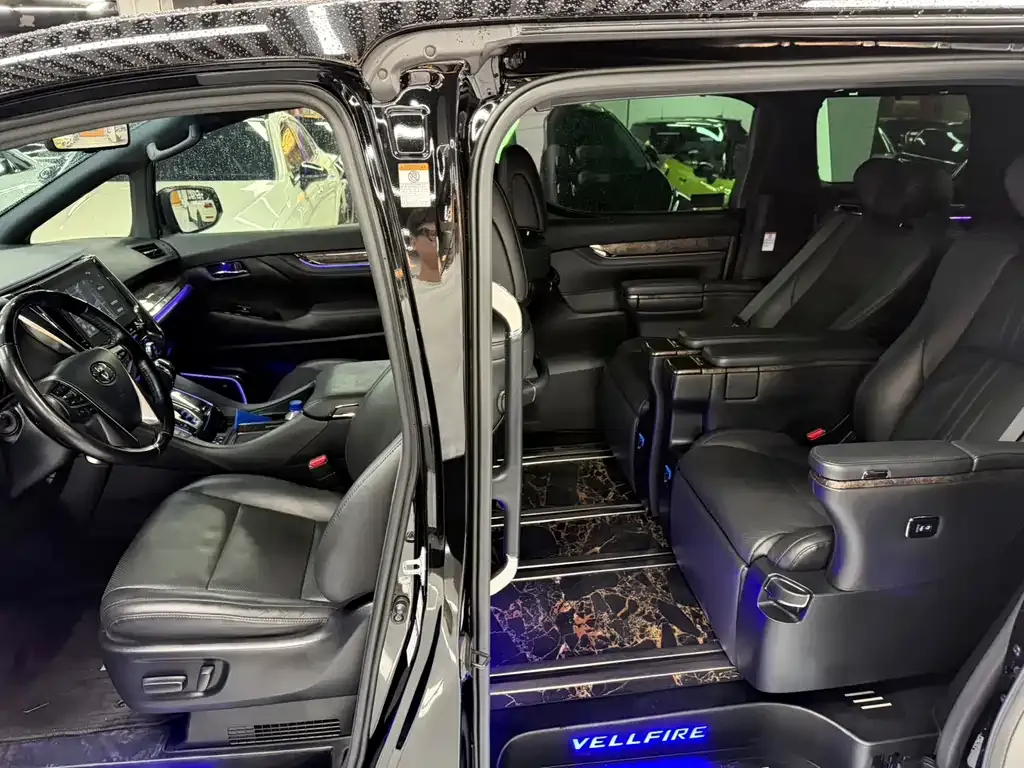 Toyota Vellfire 2021 из CN, фото 2