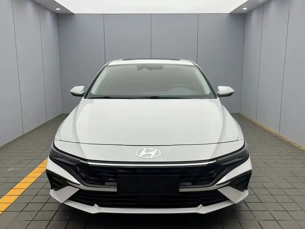 Hyundai Elantra — фото 3