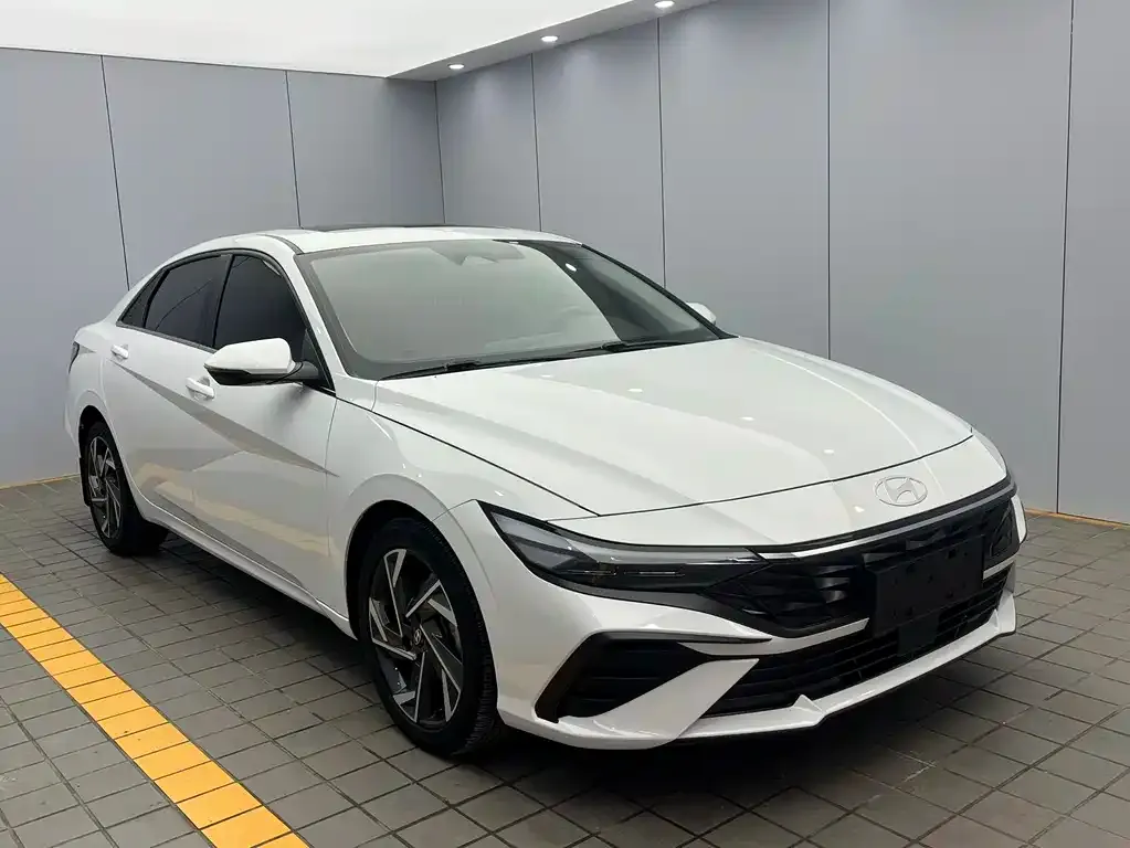 Hyundai Elantra — фото 7