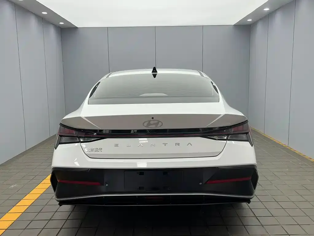 Hyundai Elantra — фото 2