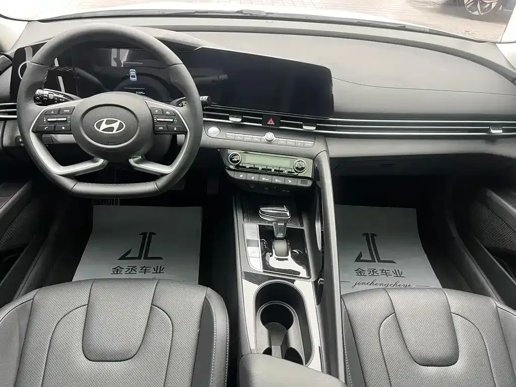 Hyundai Elantra — фото 9