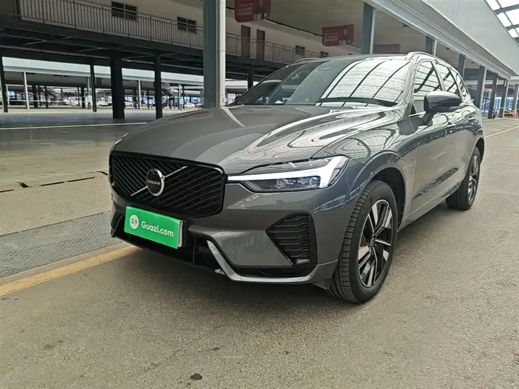 Volvo XC60 — фото 1