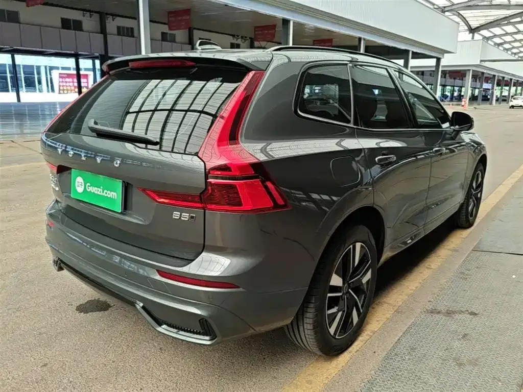 Volvo XC60 — фото 10