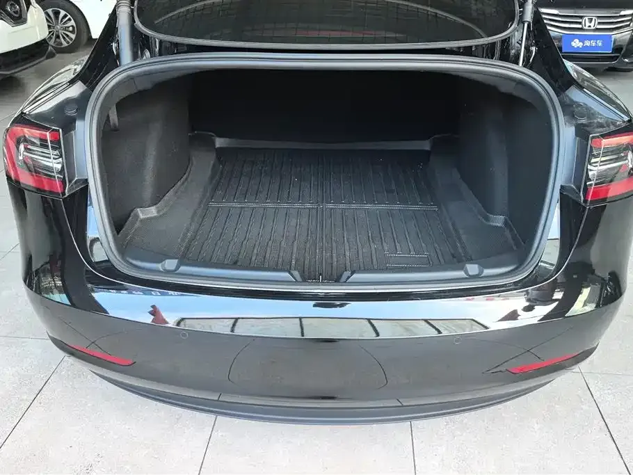 Tesla Model 3 — фото 9
