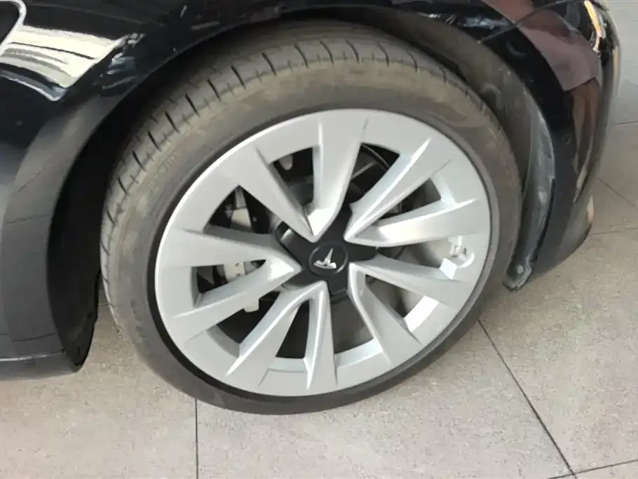 Tesla Model 3 — фото 10
