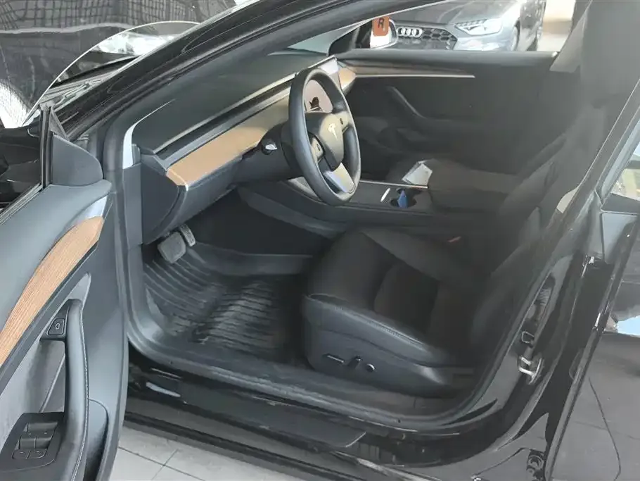 Tesla Model 3 — фото 4