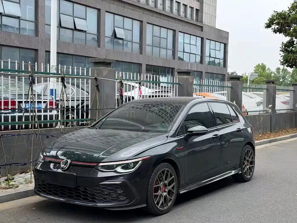 Volkswagen Golf GTI