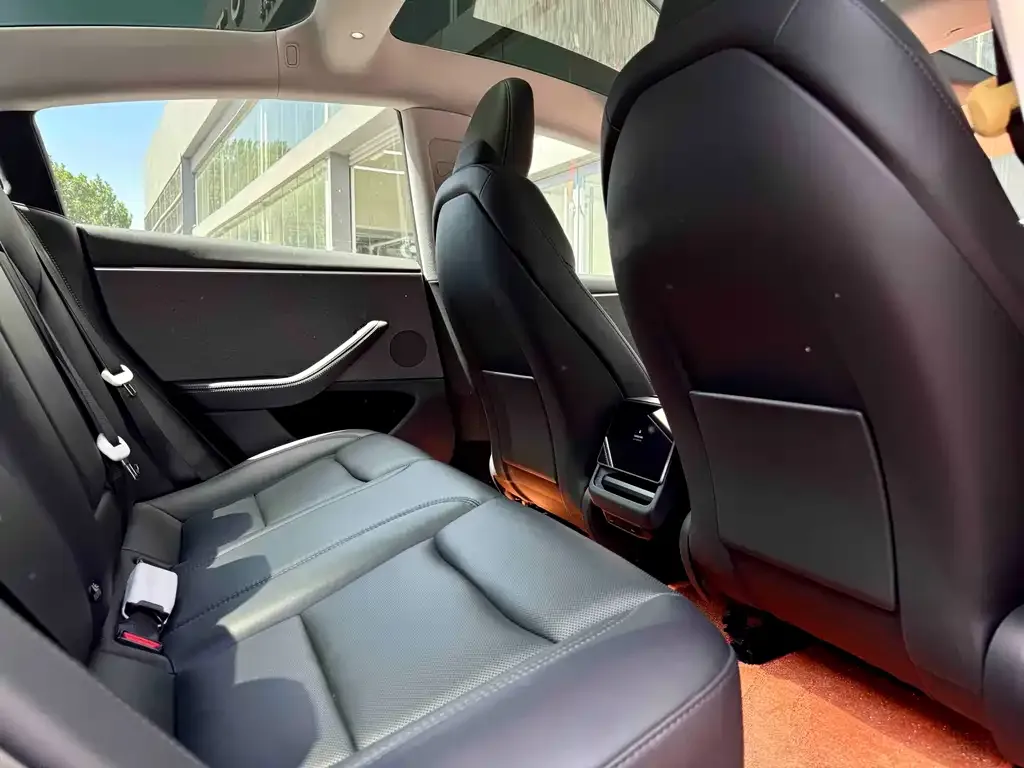 Tesla Model 3 — фото 10