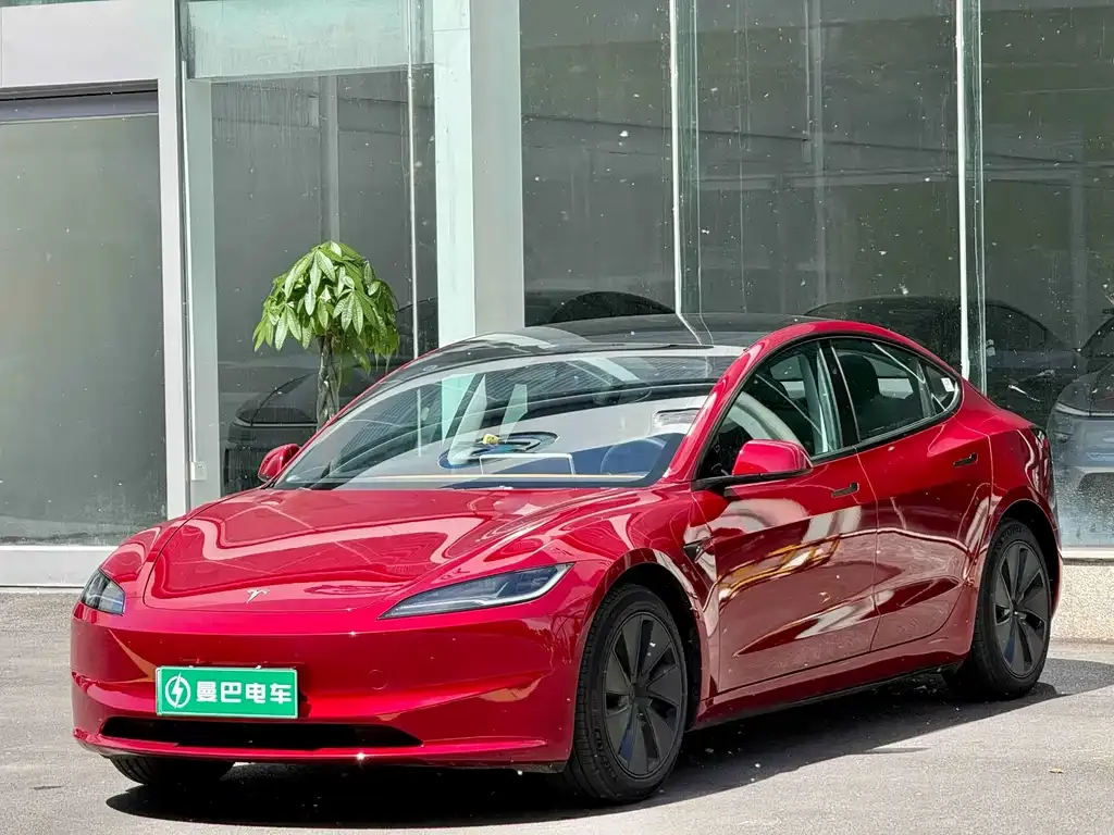 Tesla Model 3 — фото 4