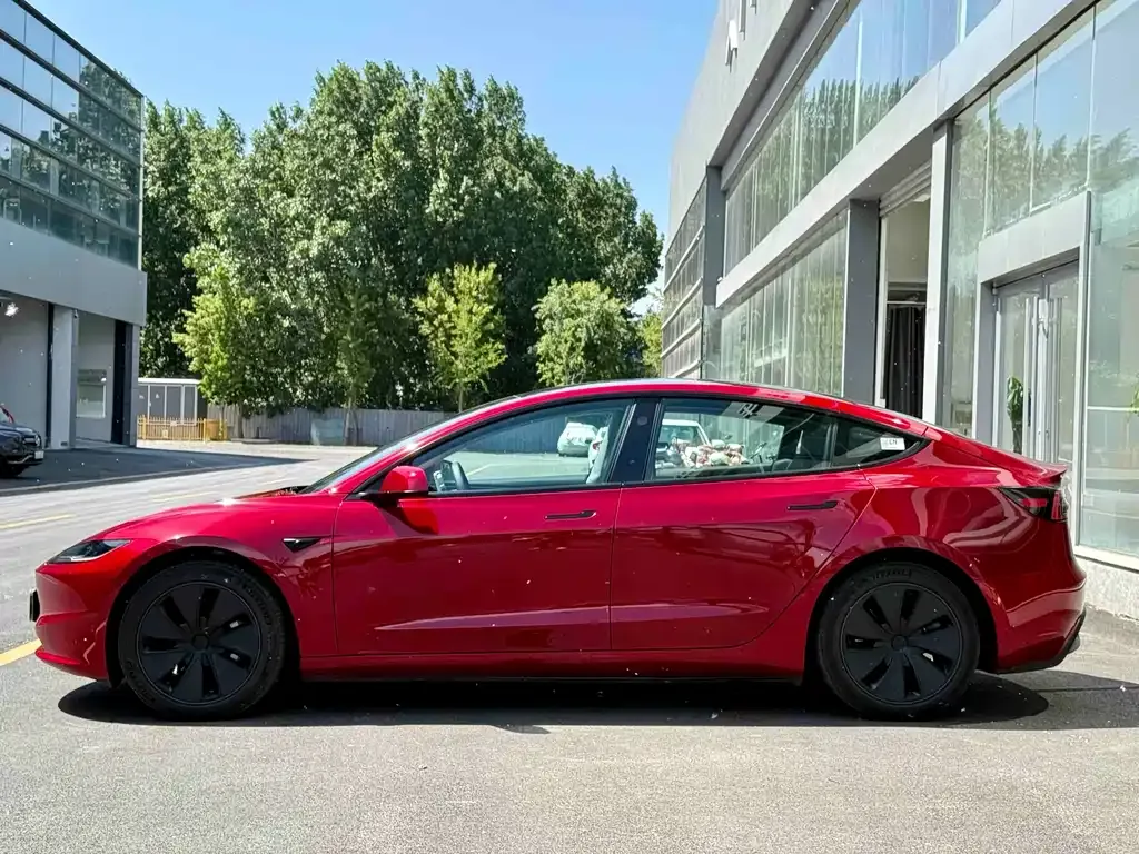 Tesla Model 3 — фото 8