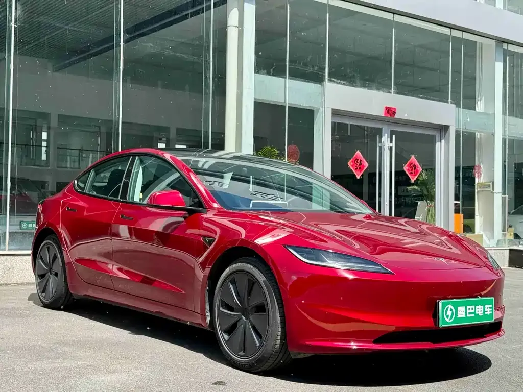 Tesla Model 3 — фото 5