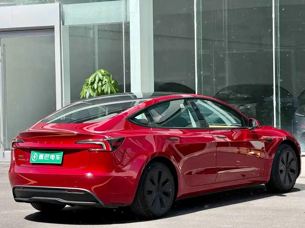 Tesla Model 3 — фото 3