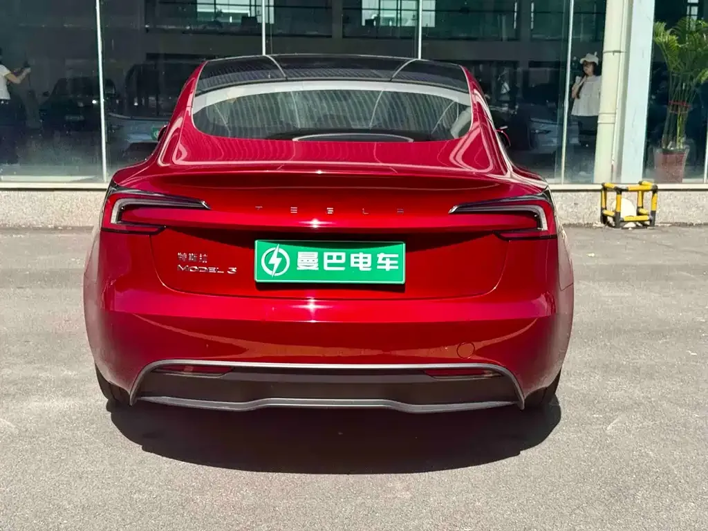 Tesla Model 3 — фото 2