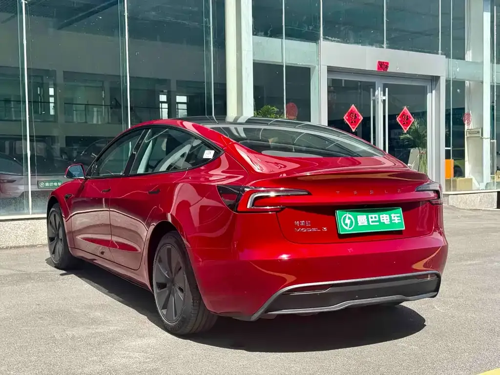 Tesla Model 3 — фото 7