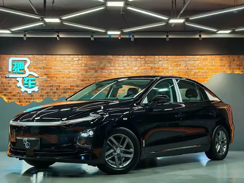 Hongqi E-QM5 — фото 1