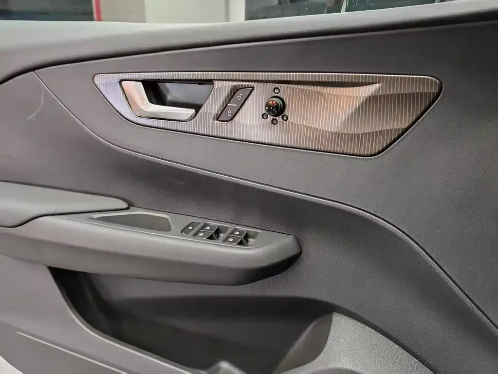 Hongqi E-QM5 — фото 10
