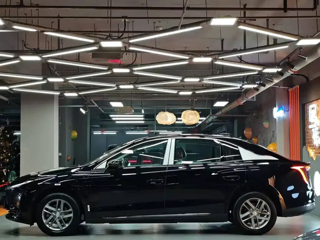 Hongqi E-QM5 — фото 3