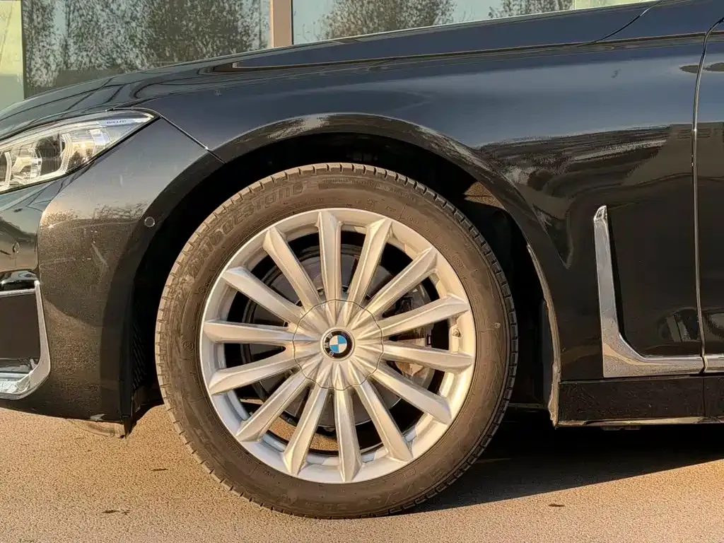 BMW 7 Series — фото 4