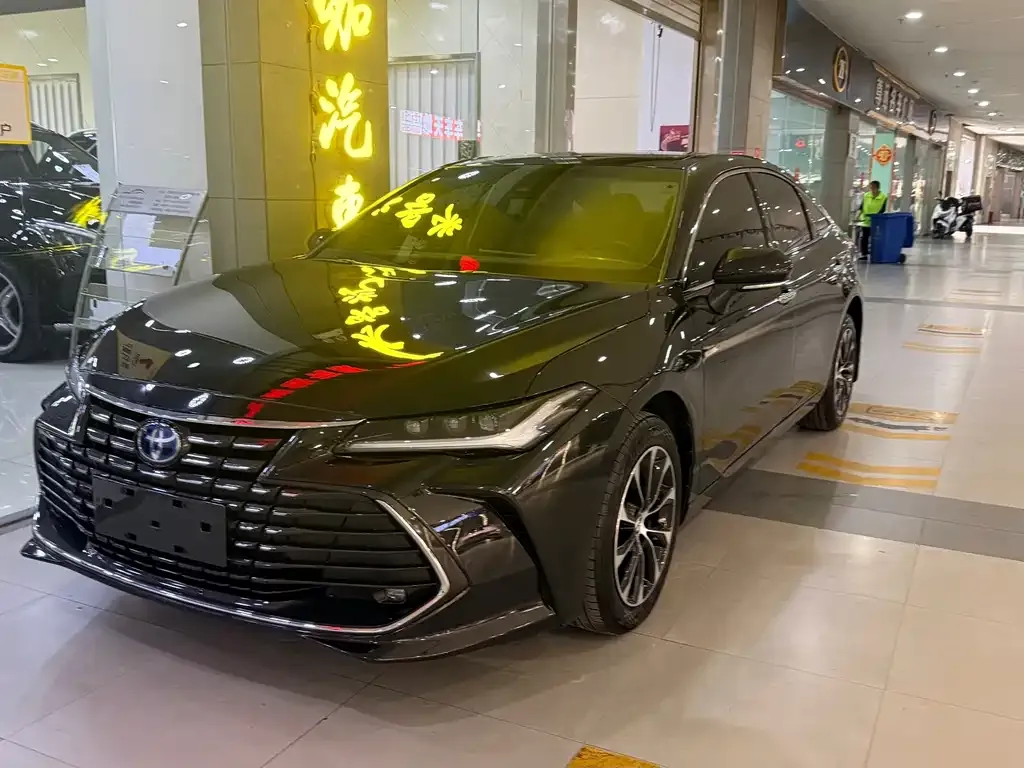 Toyota Avalon — фото 1
